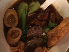-晶华冠军牛肉面坊