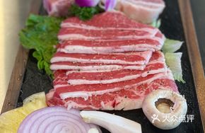 Black Beef and Pork Belly Stir-fry