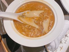 酸辣汤海胆鲍鱼汤-海派悦庭·海胆烧麦·新融合菜(凯德广场店)