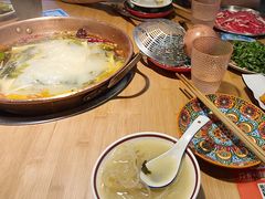 -洱火云南酸菜牛肉火锅(石景山当代商城店)