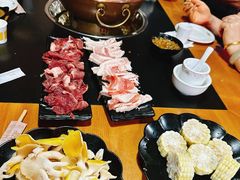 -果松木炭酸菜铜火锅·外婆参鸡汤