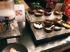 自助调料区-唐拉雅秀酒店-西锦汇空中BBQ·思创餐厅