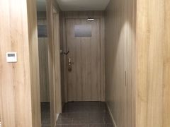 -西安大雁塔科技大学地铁站亚朵酒店