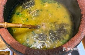 Small Millet Clay Pot Stewed Local Chicken