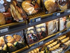 面包-全家便利店(襄阳南路店)