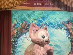 -小镇影院迪士尼小熊Duffy与他的朋友合影地