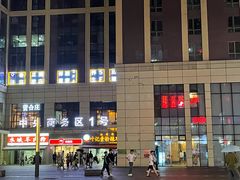 -凤凰路何眼镜香辣蟹(花果园店)