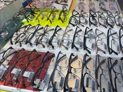 -天空之镜眼镜店蔡司依视路配镜授权零售店(望京颐堤港店)