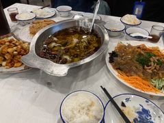 -鑫巴蜀小镇 · 水煮鱼专研店(玉桥店)