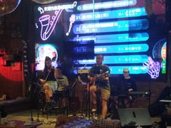 -胡桃里音乐餐厅(陶溪川店)(川湘赣菜·世界百大酒庄直供红酒·音乐表演)