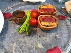 惠灵顿牛排-弦月窗LUNETTE BY AMANDA(复兴路店)