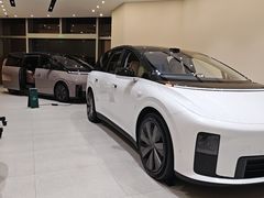 -理想汽车(世纪汇店)
