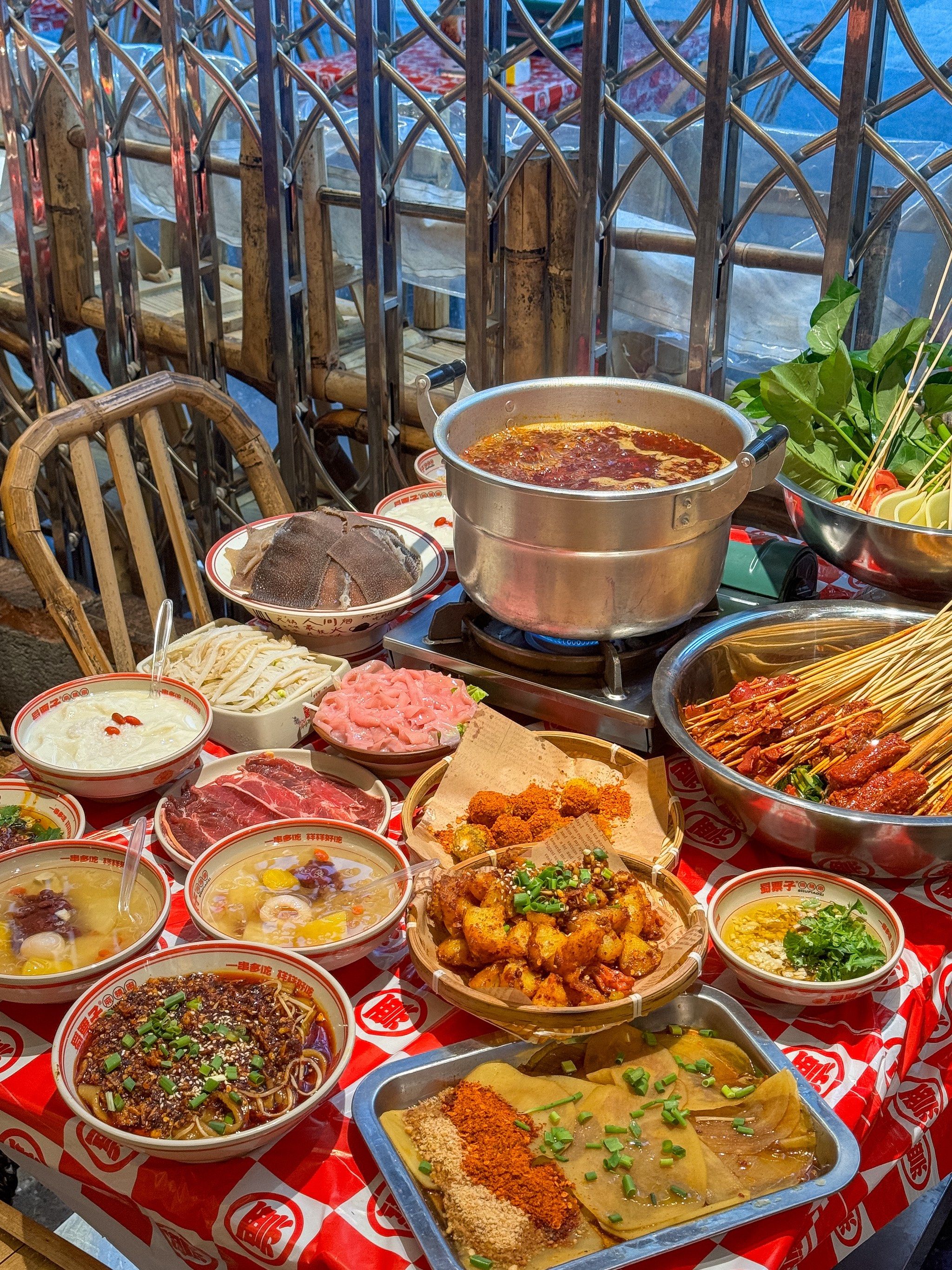 东郊记忆!老成都味道麻辣烫串串香!