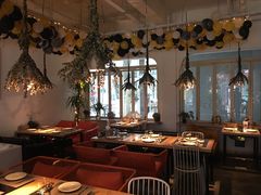 靠窗位-春树下·树屋花房西餐厅(罍街AS1980店)