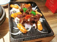 铁板松子牛肉粒-蜜桃餐厅·江浙融合菜(荟聚购物中心店)