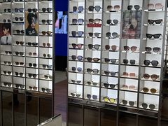 -LensCrafters亮视点·OAKLEY精选(静安嘉里中心店)