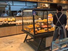 面包甜点陈列柜-皇冠幸福里动物奶油生日蛋糕(万达店)