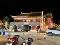 -巴陵广场