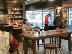 大堂-星巴克臻选(青岛麦凯乐分店)