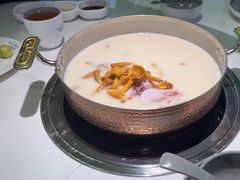 -洪氏嗨捞·广东猪肚鸡·椰子鸡火锅(西咸万象城店)