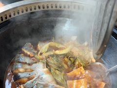 -东北烧烤铁锅炖水库鱼