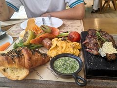 -Mark&Mars Restaurant
