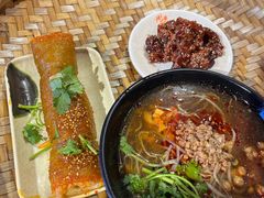 -爆炸头阿姨小四川正宗川味小吃(无任何分店)