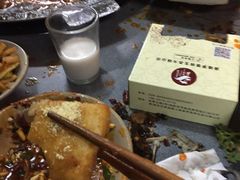 -茅草房·河畔园林火锅