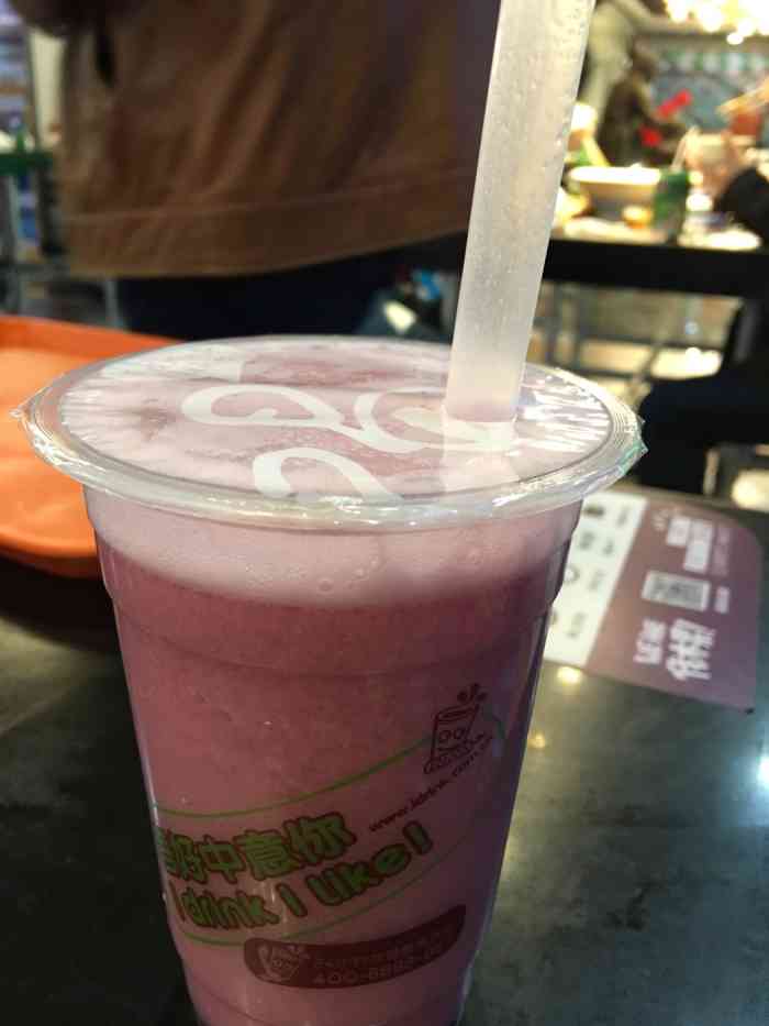 打分 换了家店铺,换了个饮品,蓝莓欧蕾,还真是蓝莓的颜色,味道还行