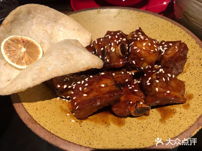 面上有光招牌糖醋小排图片