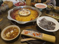 -渝嘴小老弟老火锅(华新村店)