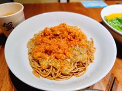 蟹黄金拌面-蟹黄鱼·深夜面馆(巨鹿路店)
