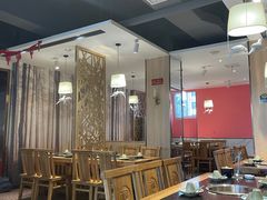 大堂-明何记涮牛肚(品牌首店隋唐植物园南门古城路店)