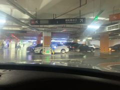 -龙湖虹桥天街-停车场