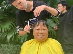 -首脑美容美发化妆美甲培训学校(龙岗校区)