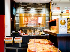 面包甜点陈列柜-喜万年年.嫁女饼.顺德特产(华侨城店)