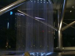 室外的水幕-广州富力君悦大酒店空中花园