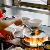 排队30分钟才吃到这碗【潮汕猪杂粿汁】