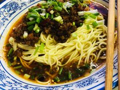 -渝之汇牛肉豌杂面