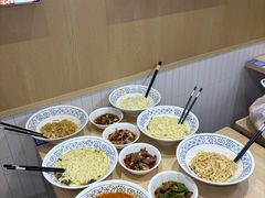 -李与白包子铺(桐梓林店)