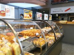面包甜点陈列柜-巴黎优朵烘焙馆(菱角湖壹号店)