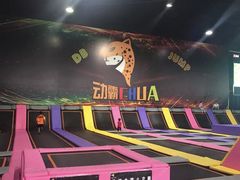 -嘿哟动霸CHUA·新潮玩运动娱乐中心·蹦床滑冰团建乐园