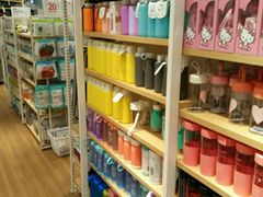-名创优品(北京新中关购物中心地铁层店)