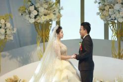 点击看大图 -GRACE KELLY婚纱与礼服(北京店)