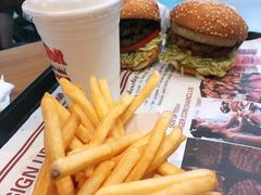 -The Habit Burger Grill 哈比特汉堡(世博店)
