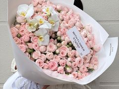 -何兮花店·气球派对鲜花店(马桥银春路万科城店)