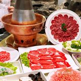 没错，庆宴楼老北京铜锅涮肉，就在大栅栏