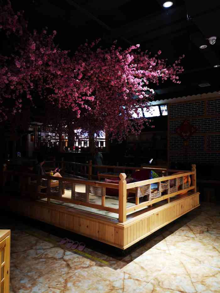 玉荷池汤泉-"位置:距离火车站非常近,步行15分钟可抵.