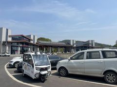 门口免费停车位-九真山风景区