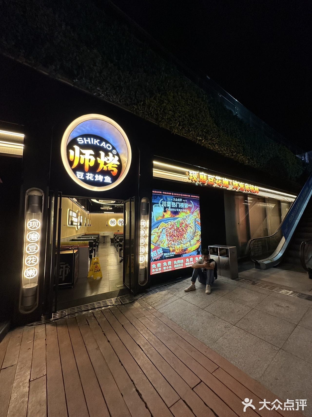 ️自助饮料：三元饮品自助区，有免费无限续的冰淇淋
